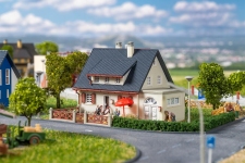 Faller 232404 - N - Einfamilienhaus mit Vorgarten